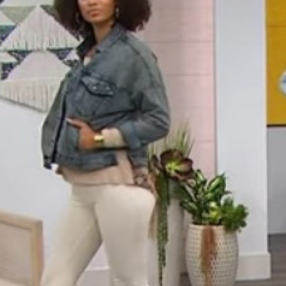 DG2 by Diane Gilman Snow Wash Boxy Jean Jacket - Picture 8 of 9